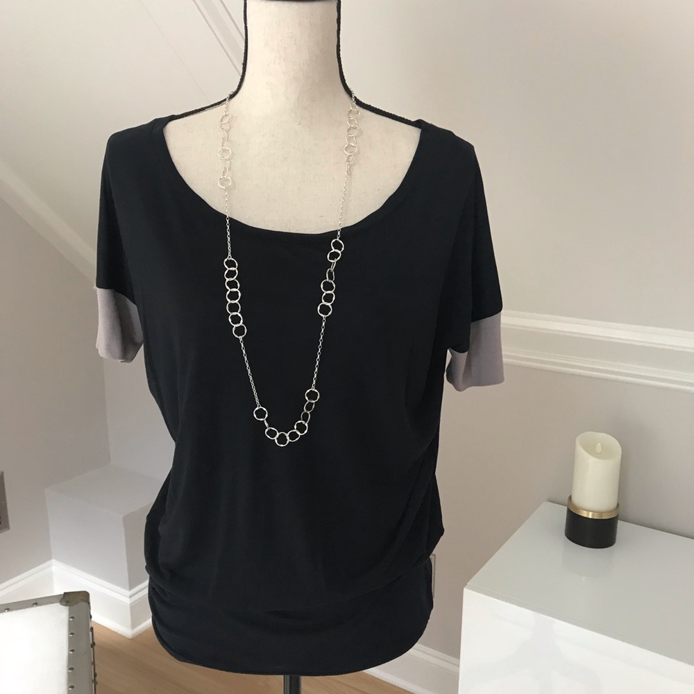 GapPure Top Size XS. Black and Tan. NWT